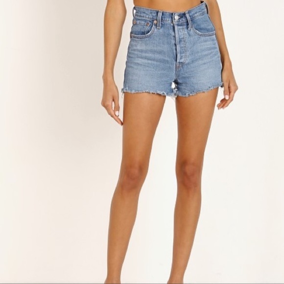 Levi's Pants - Levi’s Ribcage Denim Shorts size 28